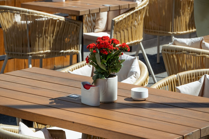 How to Choose a Weather Resistant Outdoor Dining Table for a Small Deck