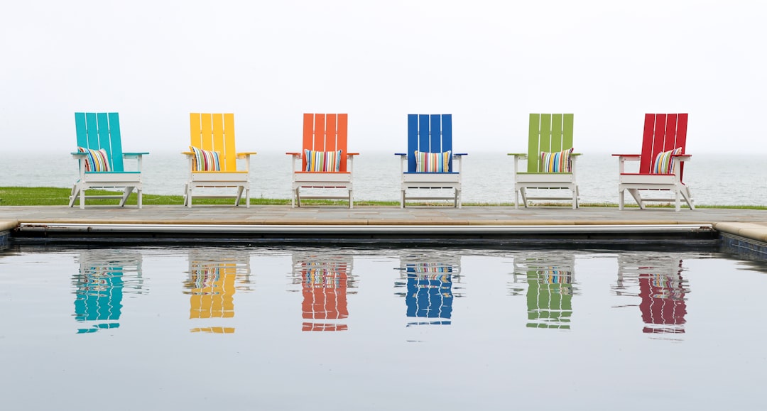 Plastic Resin Adirondack Chairs for Rainy Decks: What to Look For Before You Buy