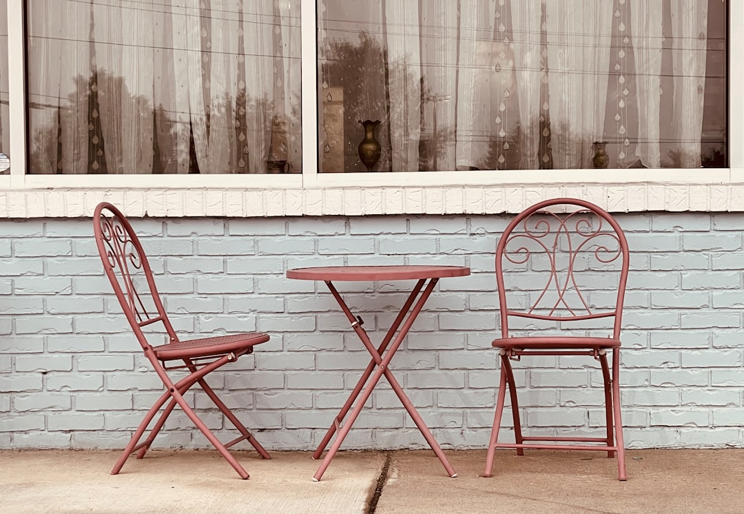 Outdoor Dining Table vs Bistro Set: Best Small Patio Dining Set for Your Space
