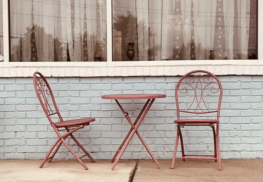 Outdoor Dining Table vs Bistro Set: Best Small Patio Dining Set for Your Space