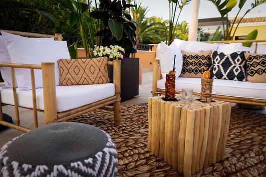 10 Stylish and Functional Outdoor Furniture Arrangements for Entertaining Guests