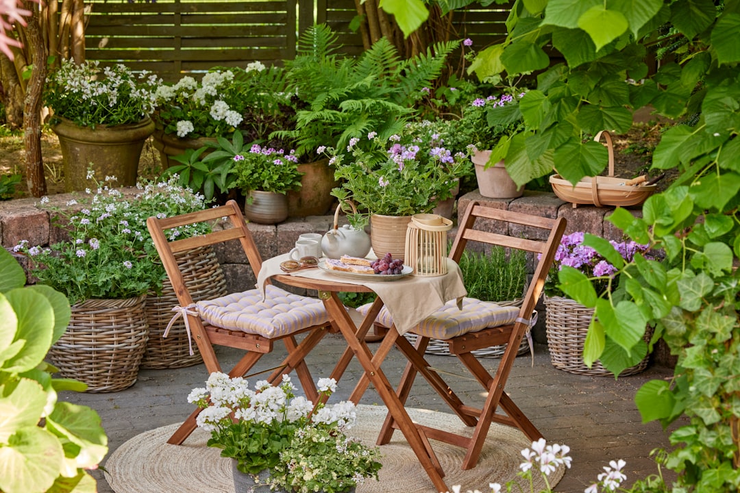 How to Choose a Small Garden Sofa Set for a Narrow Patio: Smart Buyer’s Guide
