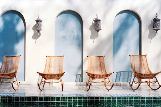 Essential Tips for Creating a Cozy Outdoor Lounge: Furniture Layout and Design Ideas