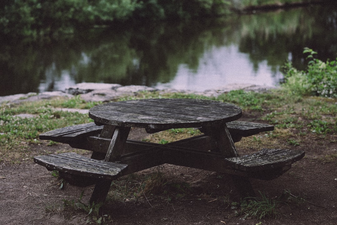 Floating Picnic Table Buying Guide for Poolside Backyard Dining