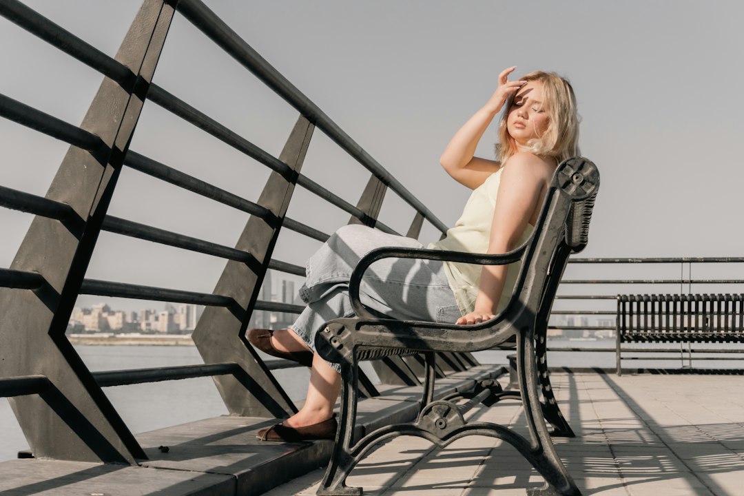 Best Outdoor Rocking Chair for Plus Size Comfort on a Small Patio: A Practical Buyer’s Guide