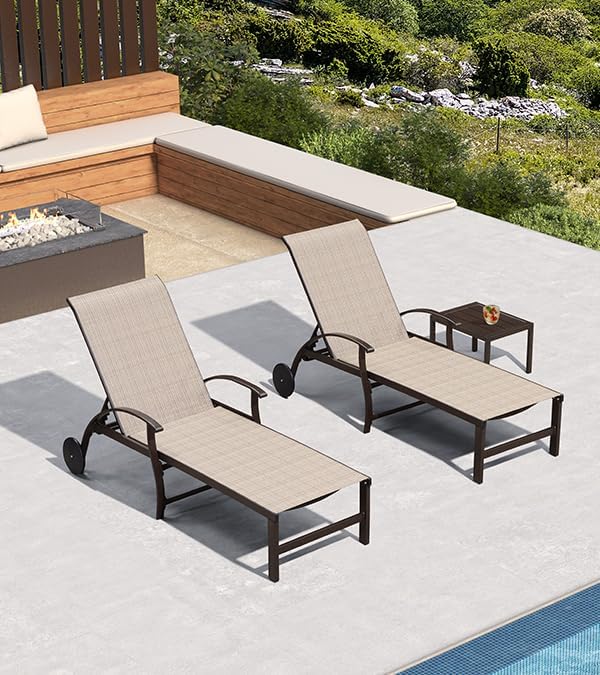 PURPLE LEAF Outdoor Chaise Lounge Chair Set of 3 Patio Pool Lounger Aluminum Chairs with Side Table and Wheels Adjustable Tanning Recliner for Outside Backyard Yard Deck Balcony Beach Khaki
