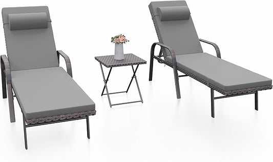 Kurapika Patio Chaise Lounge Set 3 Pieces Outdoor Lounge Chair, Rattan Reclining Chair Adjustable Backrest, Pool Sunbathing Recliners with Folding Table for Poolside Beach, Grey
