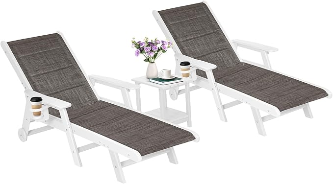 Outdoor Chaise Lounge Chair with Table Set of 3, 5-Position Adjustable Patio Lounge Chair with Wheels & Cup Holder, HDPE Pool Lounge Chair for Outside, Poolside & Beach (Grey-Brown)