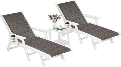 Outdoor Chaise Lounge Chair with Table Set of 3, 5-Position Adjustable Patio Lounge Chair with Wheels & Cup Holder, HDPE Pool Lounge Chair for Outside, Poolside & Beach (Grey-Brown)