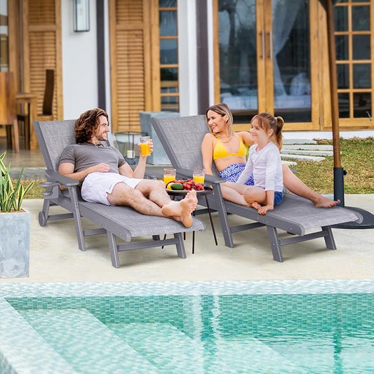 Outdoor Chaise Lounge Chair with Table Set of 3, 5-Position Adjustable Patio Lounge Chair with Wheels & Cup Holder, HDPE Pool Lounge Chair for Outside, Poolside & Beach (Grey)