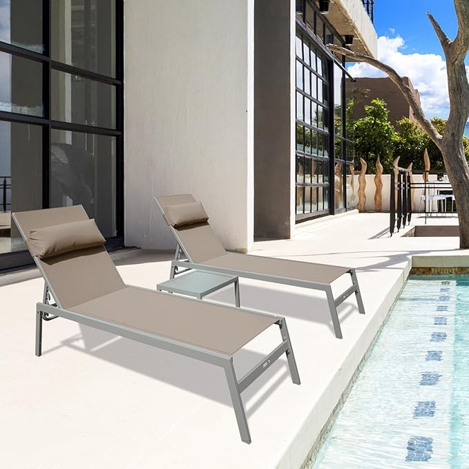 Domi Outdoor Lounge Chairs Set of 3, Upgraded Aluminum Chaise Lounge Chair with 5 Adjustable Positions, Patio Lounge Chair for Pool, Deck, Lawn, Garden, 2 Pool Chairs and 1 Side Table, Khaki