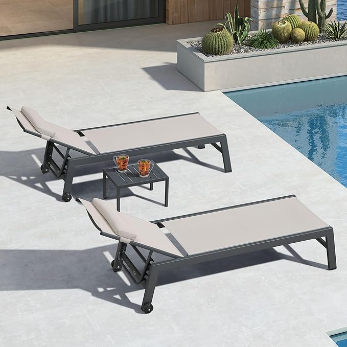 PURPLE LEAF Outdoor Lounge Chair Set of 3 Patio Chaise Pool Lounger Aluminum Frame with Side Table and Wheels for Outside Sunbathing Tanning Recliner Including Pillows Beige