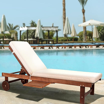 JONATHAN Y PAT1003B Seabrook 69 x 24 Inch Outdoor Acacia Wood Lounger with Cushion, 5-Position Back, Slide Table & Wheels for Garden, Lawn, Backyard, Pool, Deck, Beach, Firepit, Light Brown