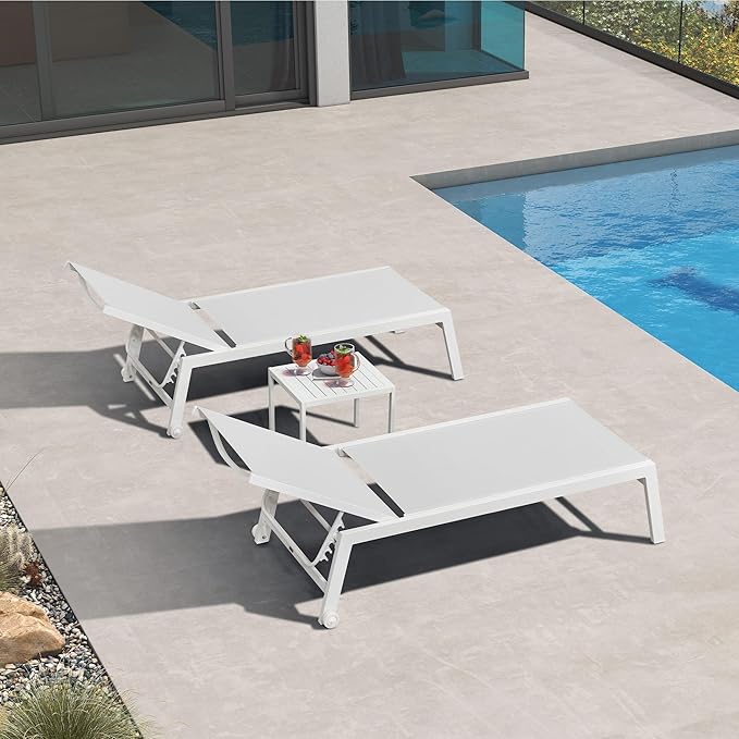 PURPLE LEAF Oversize Chaise Lounge Chair Outdoor 2 Pieces White Aluminum Lounge Chair with Wheels and Table for Pool Deck Patio, Ivory