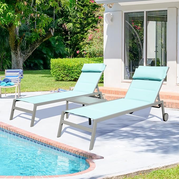 Domi Patio Chaise Lounge Set of 3, Outdoor Lounge Chair, Aluminum Textilene Padded 5 Position Pool Lounger, Stackable Lounge Chair w/Headrest, Wheels, Side Table, for Beach Backyard Lawn, Turquoise