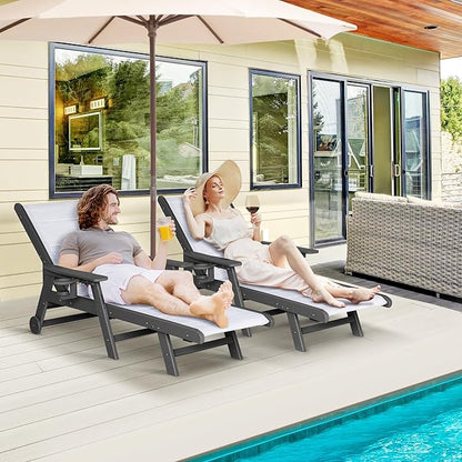 Outdoor Chaise Lounge Chair with Table, 5-Position Adjustable Patio Lounge Chair with Wheels & Cup Holder, HDPE Pool Lounge Chair for Outside, Poolside & Beach (Black+White)