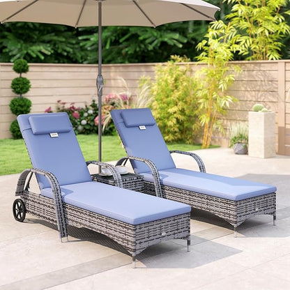 Outsunny Wicker Outdoor Chaise Lounge Chair Set of 3 with Side Table, 5-Level Adjustable Backrest PE Rattan Pool Lounge Chair with Wheels, Cushion & Headrest, Mixed Gray and Gray