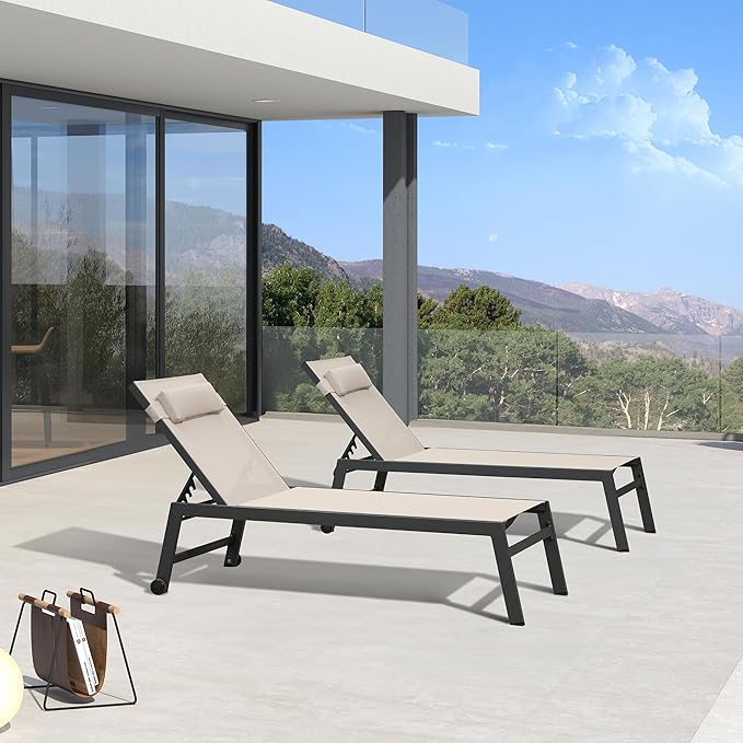 PURPLE LEAF Outdoor Oversized Lounge Chair Set Patio Chaise Pool Lounger Aluminum Frame with 2 Side Table and Wheels for Outside Sunbathing Tanning Recliner Including Pillows Beige