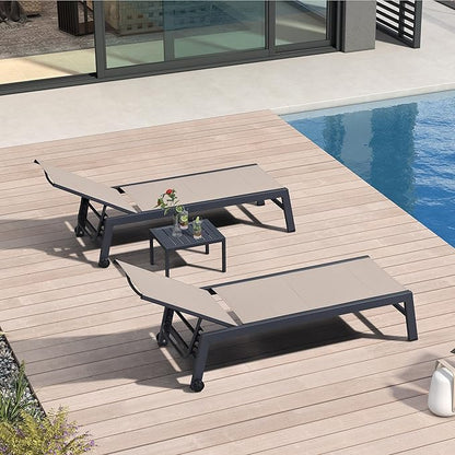 PURPLE LEAF Outdoor Chaise Lounge Set of 4 Aluminum Patio Lounge Chair with Wheels and Side Table Pool Chaise Lounge Chair for Outdoor Backyard Poolside Taupe (4 Lounges Chairs W/Table)