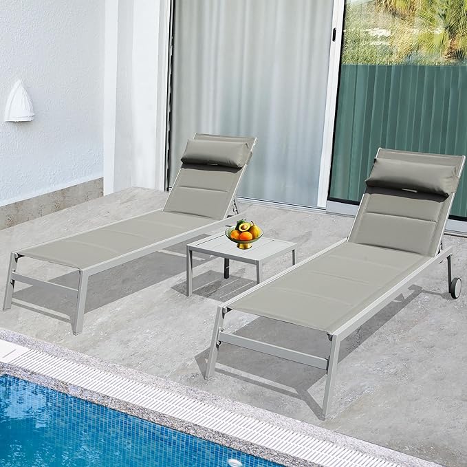 Domi Outdoor Patio Chaise Lounge Set of 3, Aluminum Pool Lounge Chairs with Side Table and Wheels, Textilene Padded Adjustable Recliner All Weather for Poolside, Beach, Yard, Balcony (Gray)