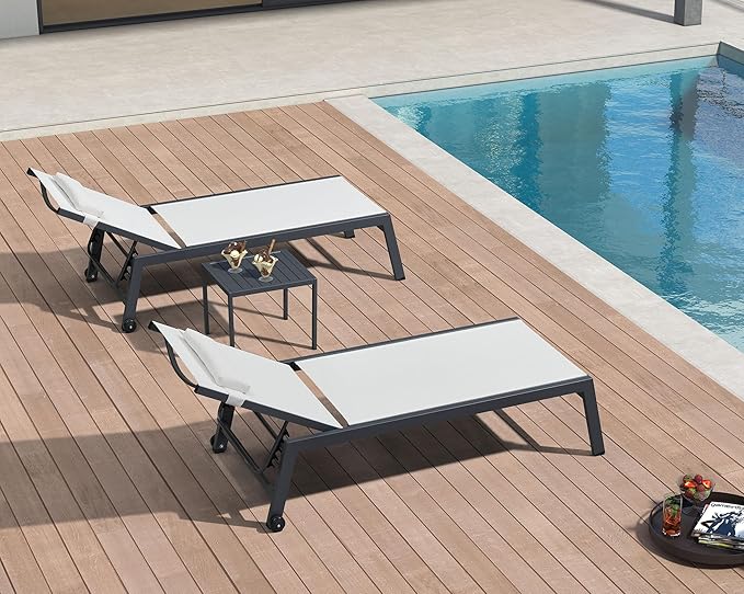 PURPLE LEAF Outdoor Oversized Lounge Chair Set Patio Chaise Pool Lounger Aluminum Frame with 2 Side Table and Wheels for Outside Sunbathing Tanning Recliner Including Pillows White