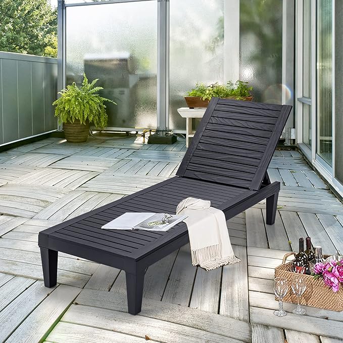 Tangkula Outdoor Chaise Lounge Chair, Lightweight Patio Lounge Recliner Chair with Adjustable Backrest, 5 Reclining Positions Chaise Lounger for Patio, Beach, Balcony, Poolside, Backyard (1, Black)