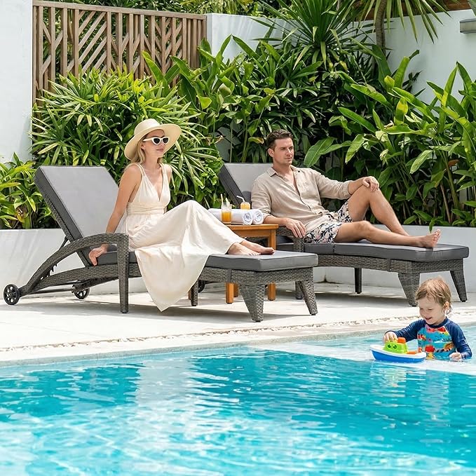 Chaise Lounge Chairs Set of 2, Upholstered 4-Positions Adjustable Lounge Chairs, Wicker Outdoor Long Reclining Chaise Lounge Set Pool Lounge Chairs with Wheels for/Deck/Beach/Yard, Grey