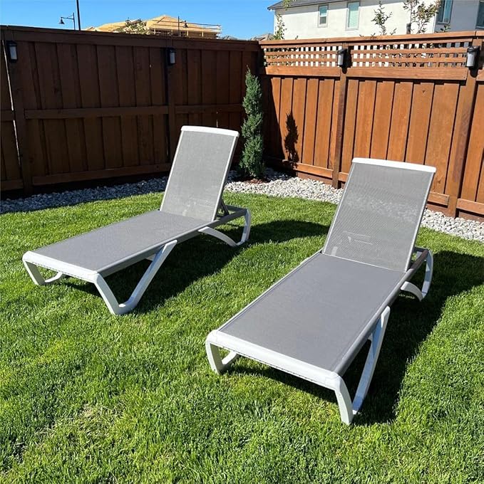 Domi Outdoor Chaise Lounges, Adjustable Aluminum Patio Lounges, Plastic Pool Lounge Chairs for Deck Lawn Backyard(2 Grey Lounges W/Table)