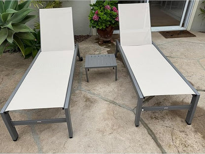 PURPLE LEAF Outdoor Lounge Chair Set for 2 Patio Chaise Lounger with Aluminum Frame and Easy-to-Move Wheels All-Weather Pool Lounge Chairs for Outside Garden Yard Poolside Table Included, Khaki