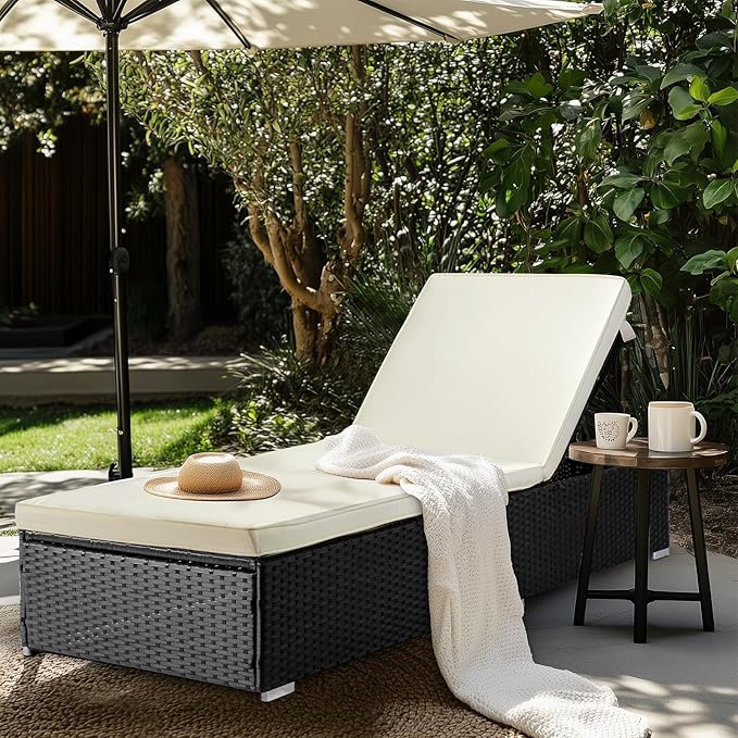 VINGLI Outdoor Chaise Lounge, Wicker Recliner w/Adjustable Backrest, Thick Water Repellent Cushions, Patio Rattan Lounge Chairs for Lawn, Beach, Balcony, Poolside (Black)