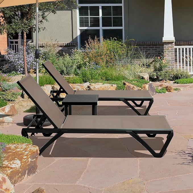 Domi Patio Lounge Chairs Set of 3, Aluminum Pool Chaise Lounge with Side Table,5 Position Adjustable Backrest and Wheels, Lounge Chairs for Pool, Garden, Beach, Backyard, Khaki