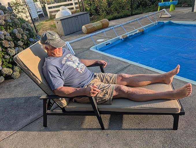 PURPLE LEAF Pool Lounge Chairs with Thick Cushions and Adjustable Backrest Metal Outdoor Chaise Lounge Patio Lounger Set of 2 for Outside Beach Poolside Deck Backyard, Beige