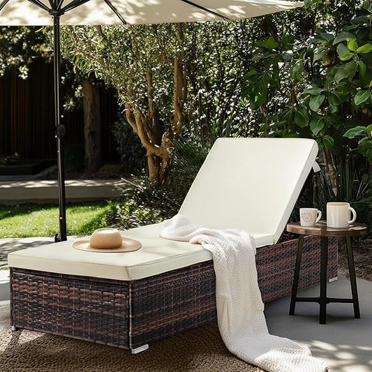 VINGLI Outdoor Chaise Lounge, Wicker Recliner w/Adjustable Backrest, Thick Water Repellent Cushions, Patio Rattan Lounge Chairs for Lawn, Beach, Balcony, Poolside (Brown)
