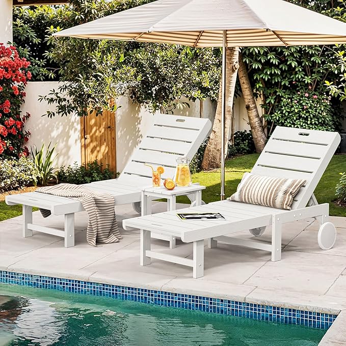 Outdoor Chaise Lounge Chairs with Table, 3-Piece, 26.8” Super Wide Lounge Chair Outdoor, HDPS Pool Chairs with 5 Positions, Patio Lounge Chair with Wheels for Pool,Lawn,Backyard, White
