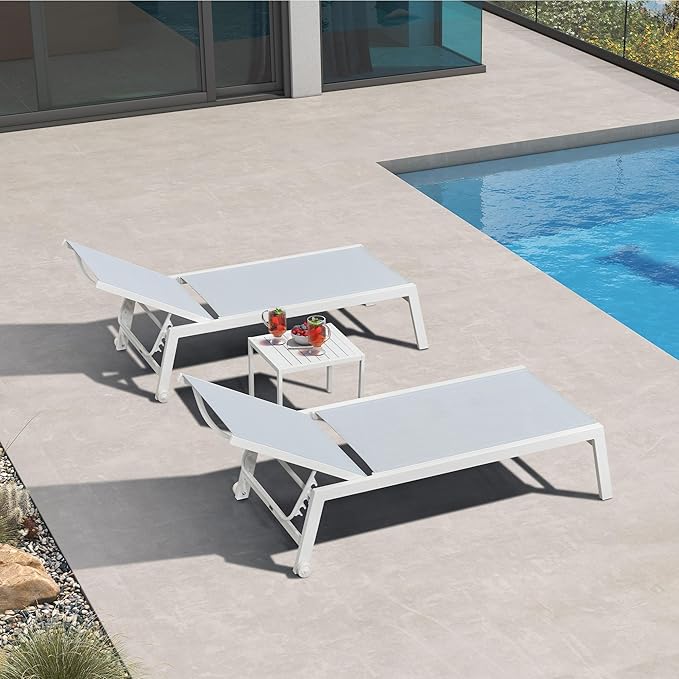 PURPLE LEAF Oversize Chaise Lounge Chair Outdoor 2 Pieces White Aluminum Lounge Chair with Wheels and Table for Pool Deck Patio, Mixed Color