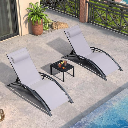 PURPLE LEAF Patio Chaise Lounge Set of 3 Outdoor Lounge Chair Beach Pool Sunbathing Lawn Lounger Recliner Outside Tanning Chairs with Arm for All Weather, Side Table Included, Light Grey