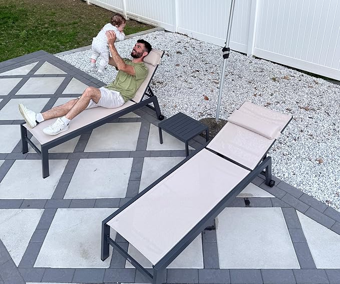 PURPLE LEAF Outdoor Lounge Chair Set of 3 Patio Chaise Pool Lounger Aluminum Frame with Side Table and Wheels for Outside Sunbathing Tanning Recliner Including Pillows Beige