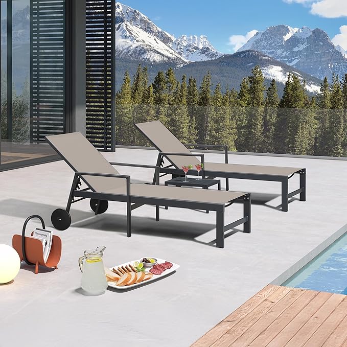 PURPLE LEAF 3 Pieces Outdoor Chaise Lounge Aluminum Patio Lounge Chair with Wheels and Armrests Outdoor Lounge Recliner Chair for Pool Backyard (2 Taupe Lounges W/Side Table)