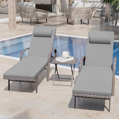 3 Pieces Patio Chaise Lounge Set Outdoor PE Rattan Armrest Lounge Chair Adjustable Backrest Reclining Chair with Folding Table and Cushion for Patio Poolside Backyard Porch Beach(Grey)