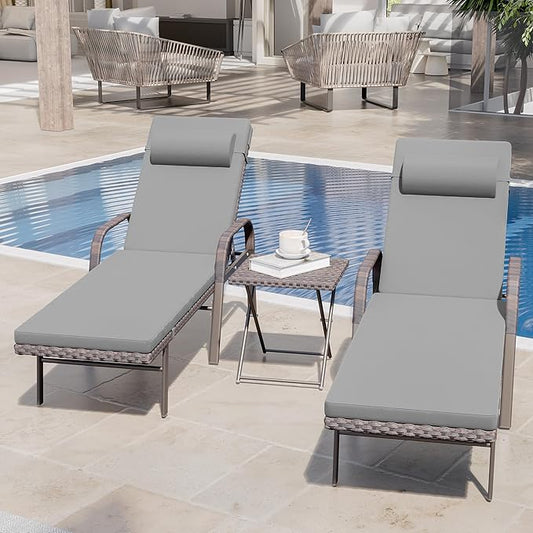 3 Pieces Patio Chaise Lounge Set Outdoor PE Rattan Armrest Lounge Chair Adjustable Backrest Reclining Chair with Folding Table and Cushion for Patio Poolside Backyard Porch Beach(Grey)