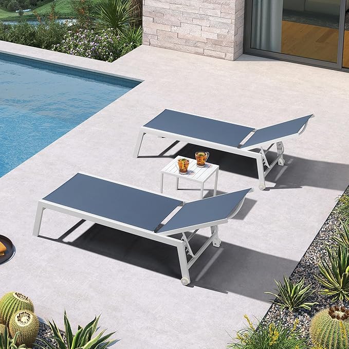 PURPLE LEAF Oversize Chaise Lounge Chair Outdoor 2 Pieces White Aluminum Lounge Chair with Wheels and Table for Pool Deck Patio, Indigo