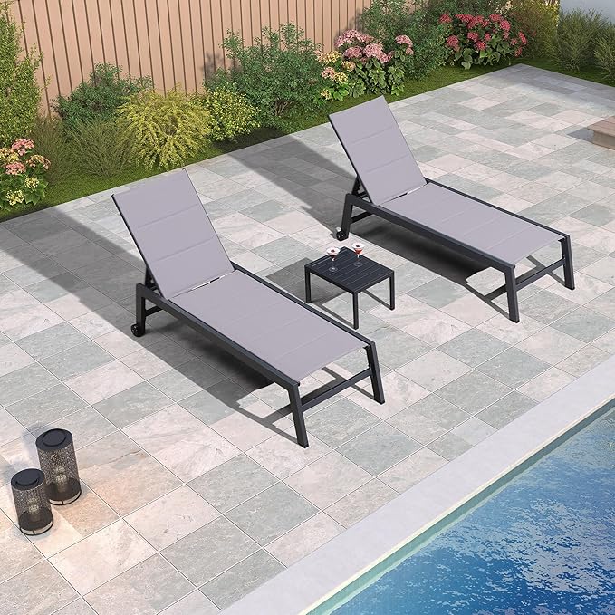 PURPLE LEAF Outdoor Chaise Lounge Set of 4 Aluminum Patio Chair with Wheels and Side Table Pool Chaise Lounge Chair for Outdoor Backyard Poolside Light Grey (4 Chairs W/Table)