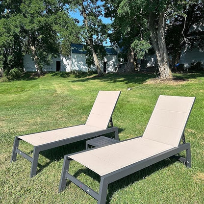 PURPLE LEAF Outdoor Chaise Lounge Set of 4 Aluminum Patio Lounge Chair with Wheels and Side Table Pool Chaise Lounge Chair for Outdoor Backyard Poolside Taupe (4 Lounges Chairs W/Table)