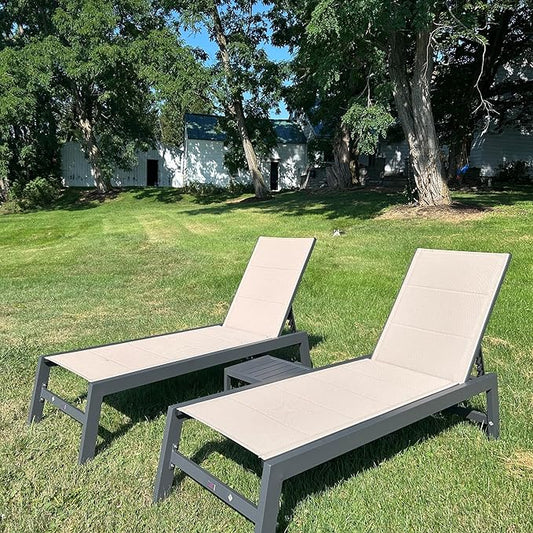 PURPLE LEAF Outdoor Chaise Lounge Set of 4 Aluminum Patio Lounge Chair with Wheels and Side Table Pool Chaise Lounge Chair for Outdoor Backyard Poolside Taupe (4 Lounges Chairs W/Table)