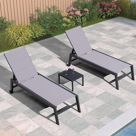 PURPLE LEAF Outdoor Chaise Lounge Set of 4 Aluminum Patio Chair with Wheels and Side Table Pool Chaise Lounge Chair for Outdoor Backyard Poolside Light Grey (4 Chairs W/Table)