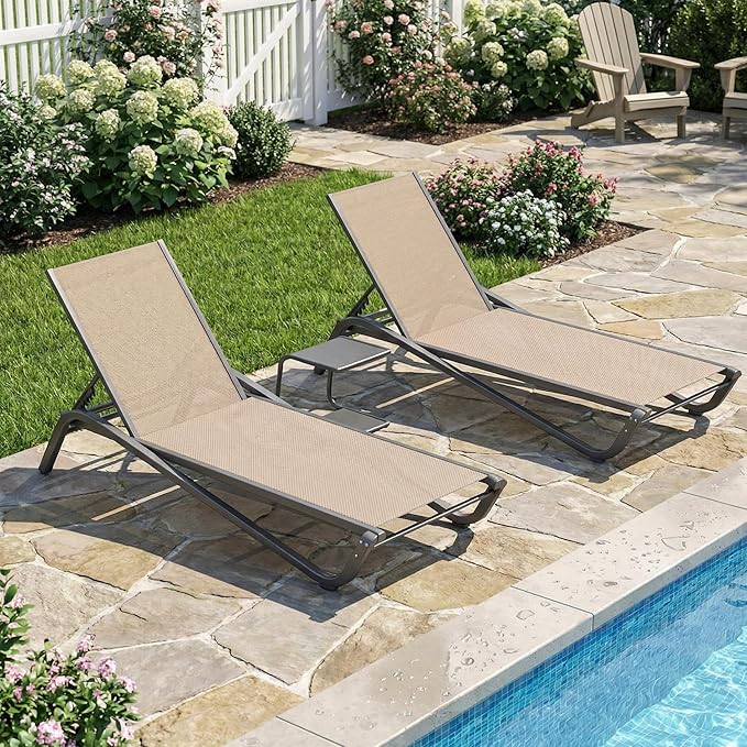 Kingdura Chaise Lounge Chair for Pool, Aluminum Outdoor Lounge Chairs with 5 Positions Recliner, Lightweight Pool Lounger Lounge Chairs for Outside Patio Deck Poolside (Khaki, 2 Chairs & 1 Table)