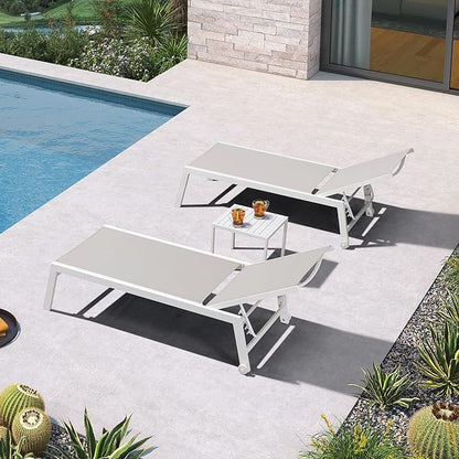 PURPLE LEAF Oversize Chaise Lounge Chair Outdoor 2 Pieces White Aluminum Lounge Chair with Wheels and Table for Pool Deck Patio, Linen