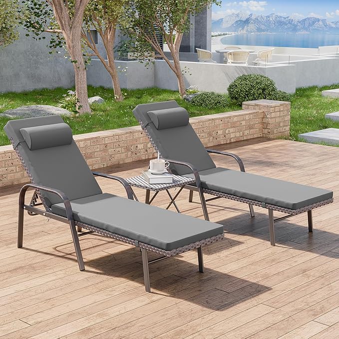 3 Pieces Patio Chaise Lounge Set Outdoor PE Rattan Armrest Lounge Chair Adjustable Backrest Reclining Chair with Folding Table and Cushion for Patio Poolside Backyard Porch Beach(Grey)