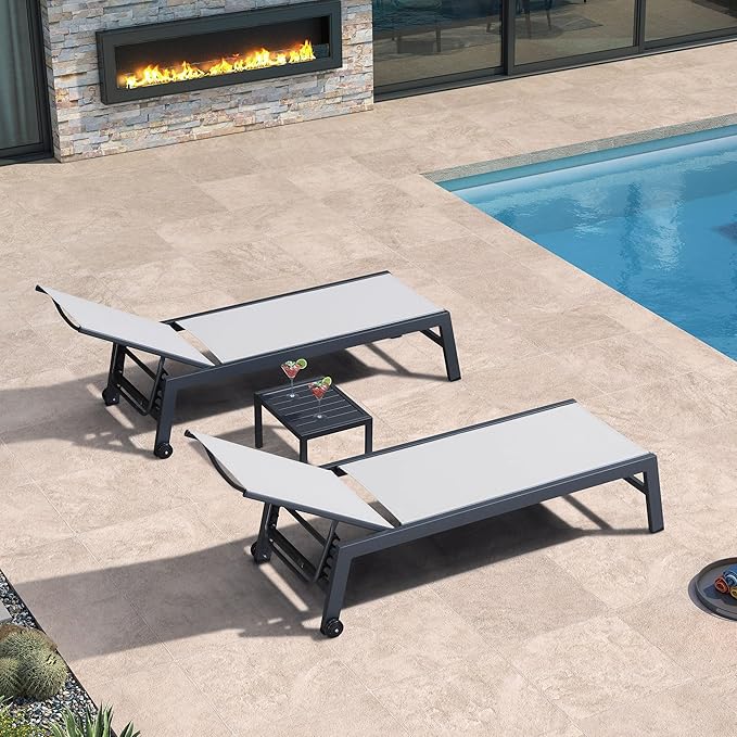PURPLE LEAF Patio Chaise Lounge Set for 2 Outdoor Chaise Lounge Chair with Aluminum Frame and Wheels Pool Lounge Chairs for Deck Yard Poolside Table Included, Linen