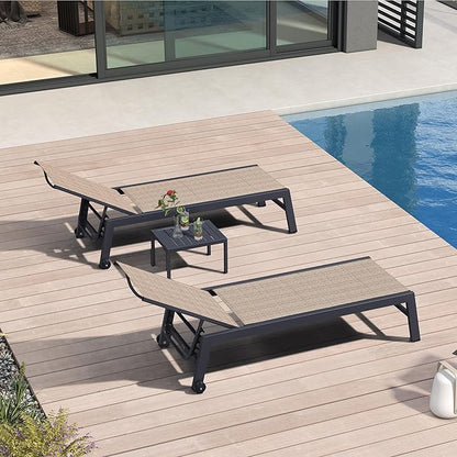 PURPLE LEAF Outdoor Chaise Lounge Set of 4 Aluminum Patio Lounge Chair with Wheels and Side Table Pool Chaise Lounge Chair for Outdoor Backyard Poolside Camel (4 Lounges Chairs W/Table)